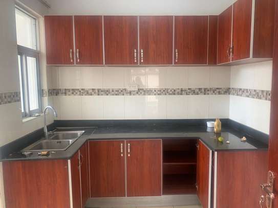 3 bedroom apartment master Ensuite available in kilimani image 3