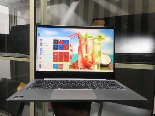 Lenovo Ideapad 720s image 4