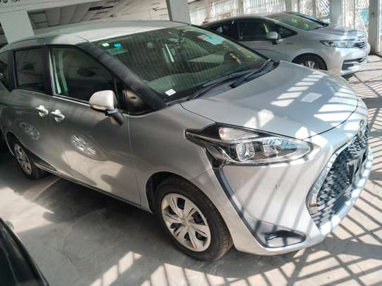 Toyota Sienta non hybrid on sale image 5