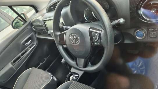 Toyota Yaris Hybrid black 2017 2wd 1500cc image 5