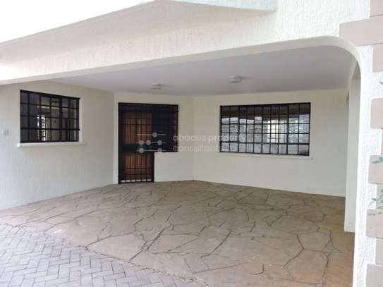 5 Bed House with En Suite in Spring Valley image 6