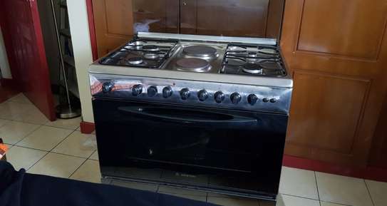 Ariston 6 Burner cooker in excellent condition image 3