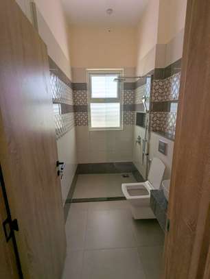 4 Bed Apartment with En Suite in Parklands image 6