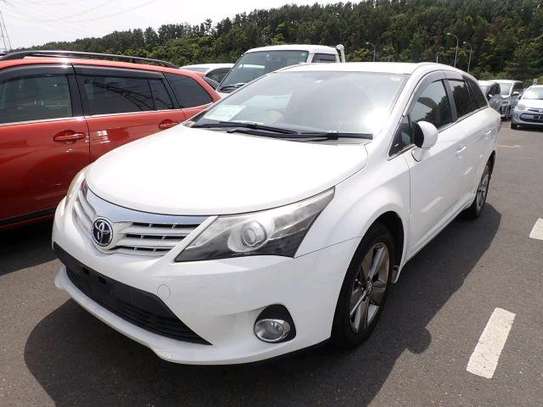 WHITE TOYOTA AVENSIS  (MKOPO ACCEPTED) image 2