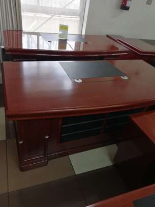 Executive and super spacious office desks image 4