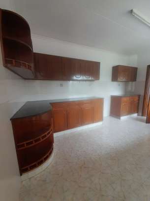 3 bedroom apartment with a Dsq sale image 7