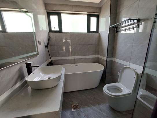 3 Bed Apartment with En Suite at Othaya Road image 11