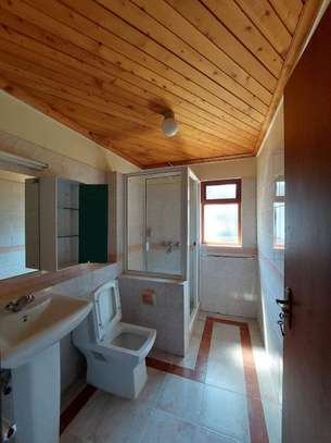 5 Bed House with En Suite at Brook Drive image 14