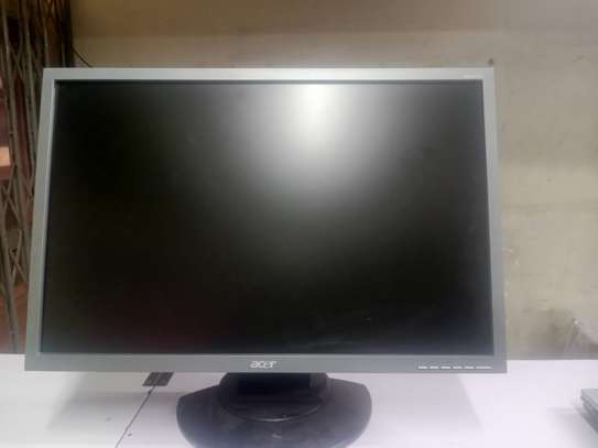 22 inches acer monitor. image 1