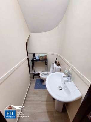 4 Bed House with En Suite in Brookside image 14