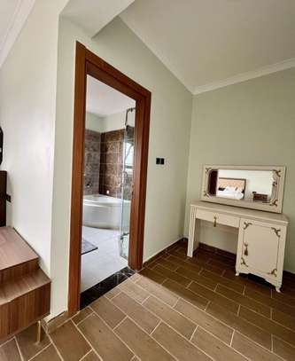 3 Bed Apartment with En Suite at Rose Avenue image 9