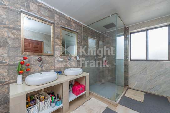 3 Bed Apartment with En Suite at Vanga Street image 16