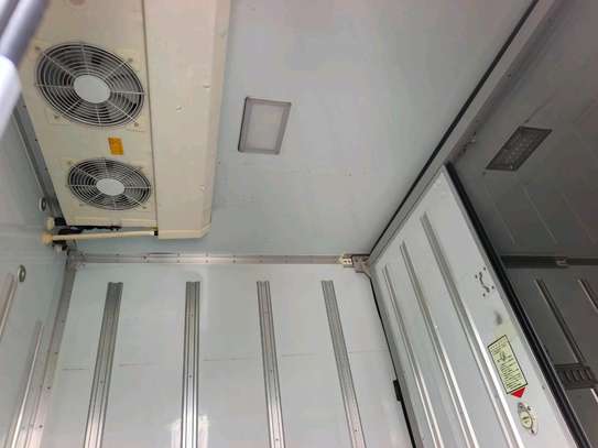 Isuzu Elf NPR85 freezer image 7