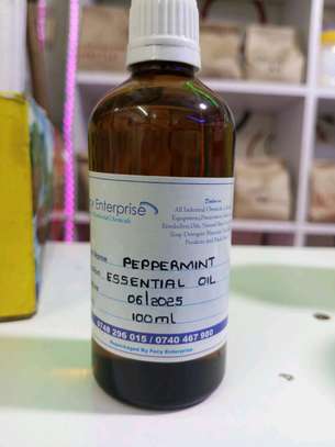 Peppermint essential oil image 2