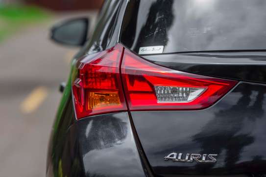 A prestine clean Toyota Auris image 7