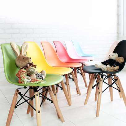 CLASSIC EAMES CHAIR image 1