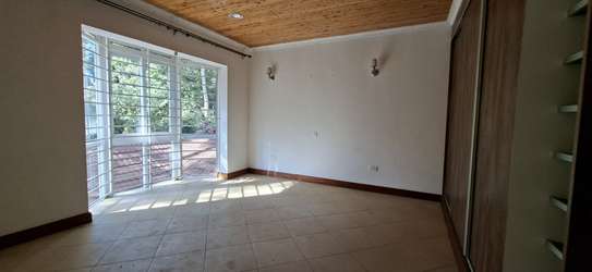 5 Bed Townhouse with En Suite in Rosslyn image 2