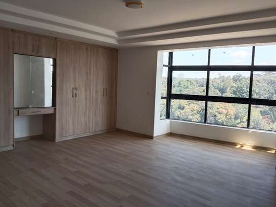 4 bedrooms apartment for rent in Parklands image 6