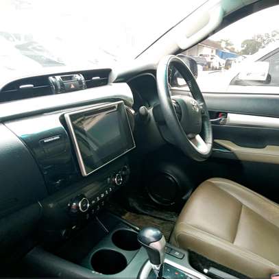 TOYOTA HILUX DOUBLE CABIN 2015MODEL. image 7