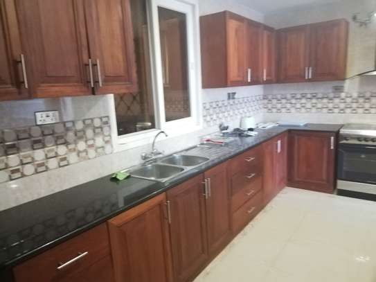 Serviced 3 Bed Apartment with Swimming Pool in Kilimani image 3