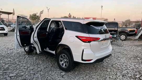 Toyota Fortuner White 2018 4x4 image 14
