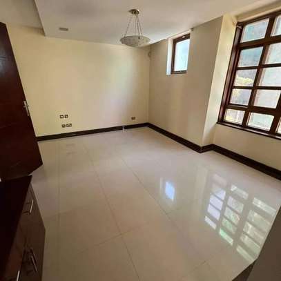 4 bedroom apartment all ensuite in kilimani with a Dsq image 6