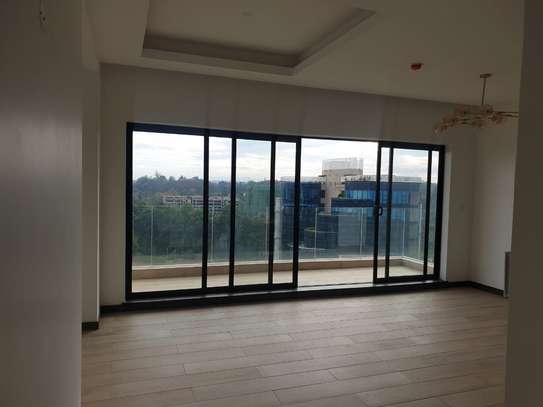 3 Bed Apartment with En Suite in Rosslyn image 3