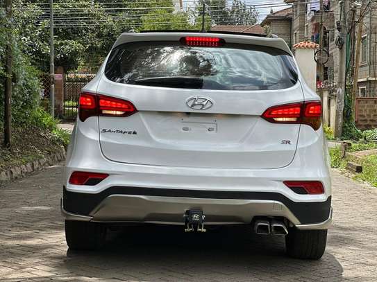 2017 Hyundai Santa Fe image 6