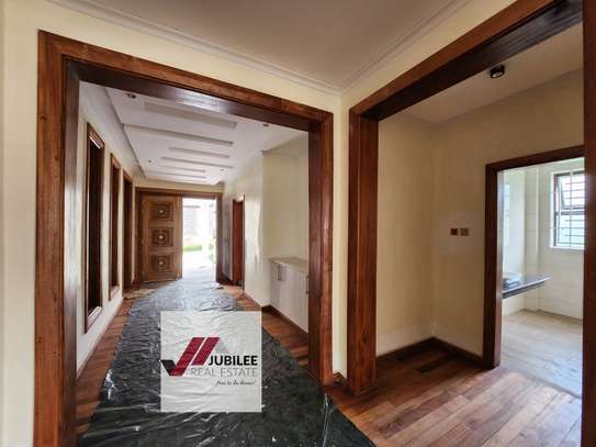 6 Bed House with En Suite in Runda image 4