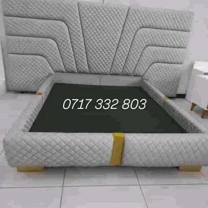 Modern king size bed image 3
