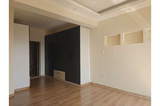 5 Bed Apartment with En Suite in Parklands image 7