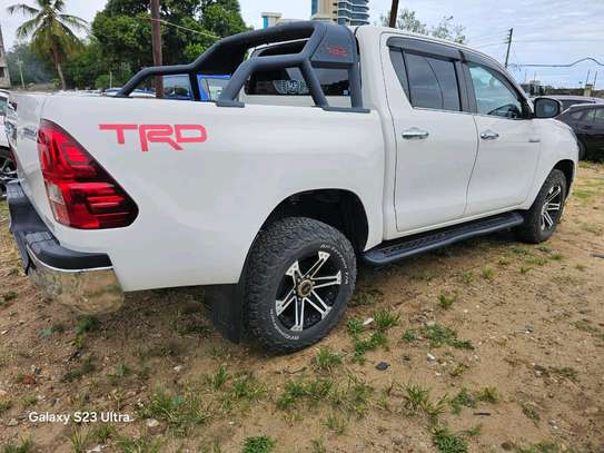 Toyota Hilux  Double cab image 5