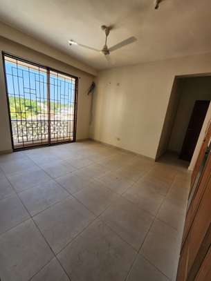 3 Bed Apartment with En Suite at Opposite Voyager Hotel image 13