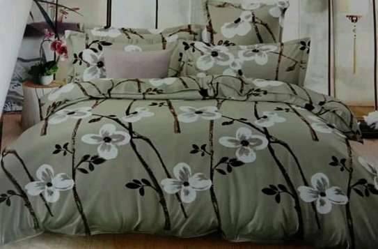 Contemporary Duvet with pillows image 9