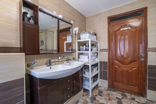 5 Bed Townhouse with En Suite in Langata image 38