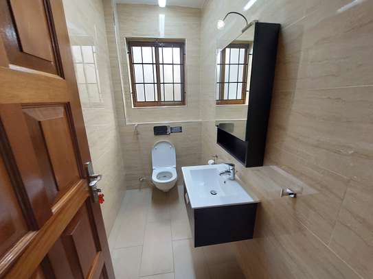 9 Bed House with En Suite at Glory Road image 7