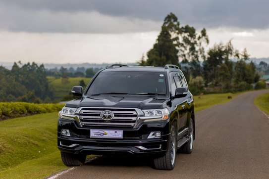 Toyota Landcruiser V8 for hire in kenya image 1