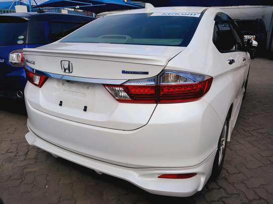 Honda grace hybrid white 2016 image 7