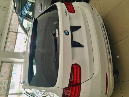 BMW 320i 2014 image 2