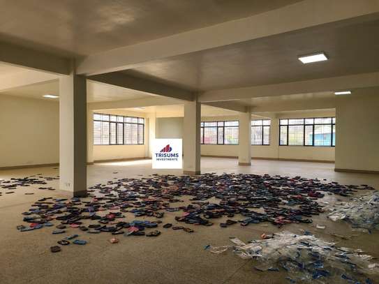 7,209 ft² Warehouse with Fibre Internet in Industrial Area image 5