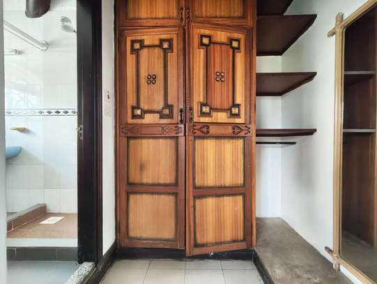 2 Bed Apartment with En Suite in Lavington image 10