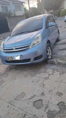 Toyota Isis image 10