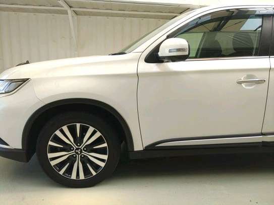Mitsubishi outlander image 5
