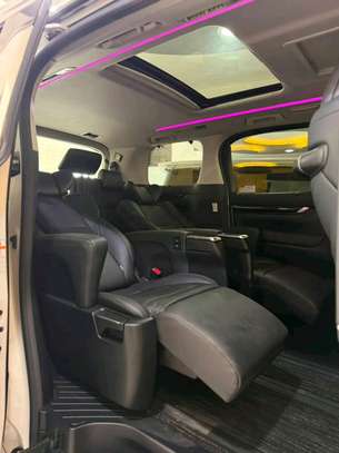 Toyota velfire 2020 image 4