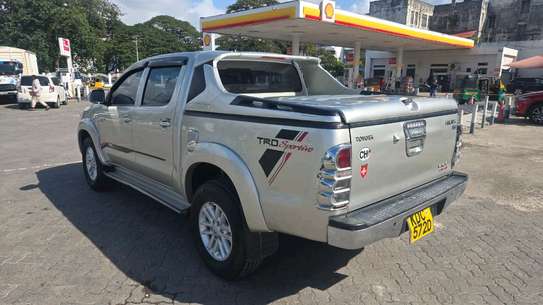 TOYOTA HILUX DOUBLE CABIN 2015MODEL DIESEL image 3