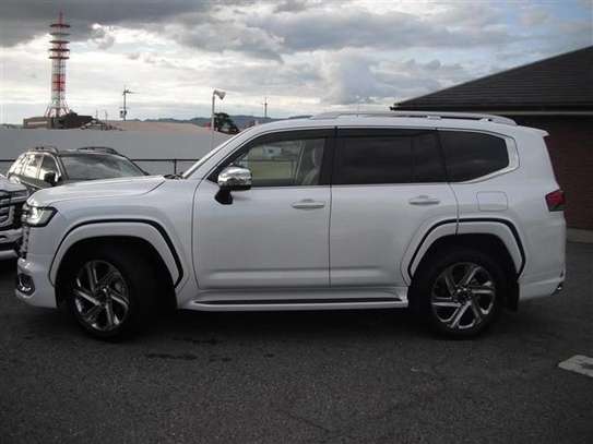 2022 TOYOTA LANDCRUISER image 6