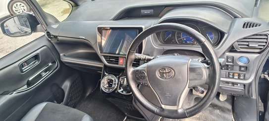 Toyota Noah WxB hybrid 2018 image 5