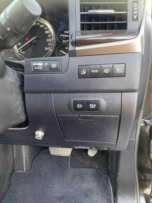 Toyota voxy 2018 on offer selling in Mombasa image 12