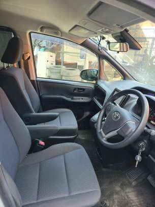 Toyota Noah  pearl image 10