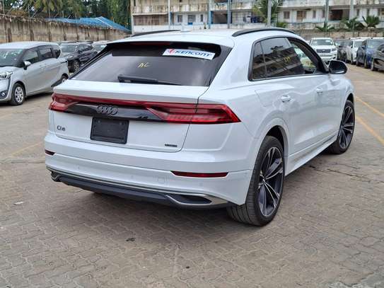 Audi Quattro Q8 2019 Sunroof image 13